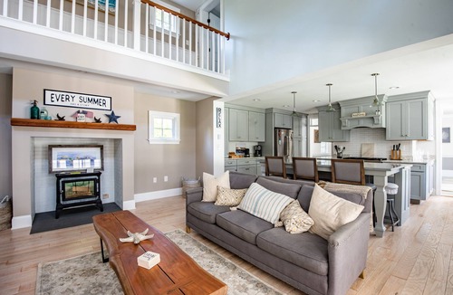 Kennebunkport House | 6 Bedroom 6.5 Baths Heated In-ground Pool Located in Dock Square!