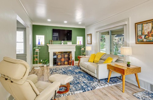 Kansas City House | 6 Mi to Arrowhead Stadium: Charming Home w/Porch!
