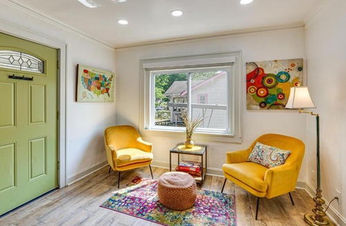 Kansas City House | 6 Mi to Arrowhead Stadium: Charming Home w/Porch!
