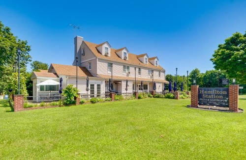 Hamilton Apartment | 6 Mi to Historic Leesburg: Apt w/On-Site Dining
