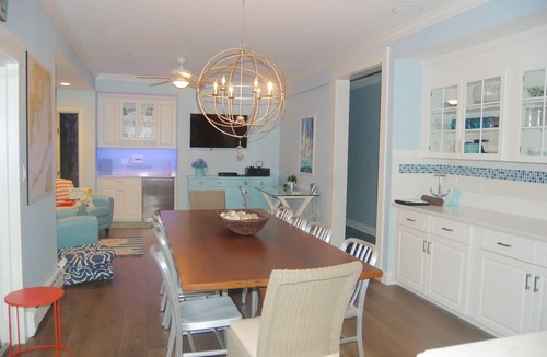 Silver Beach House | 6 Minute Walk To Private Association Beach ! Renovated Like New Home Sleeps 12