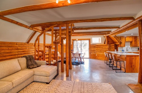 Kingston Cabin | 6Bdrm Cabin Walk to Beach Pool-Table Firepit!