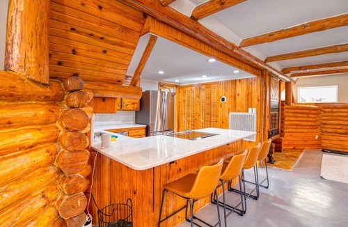 Kingston Cabin | 6Bdrm Cabin Walk to Beach Pool-Table Firepit!