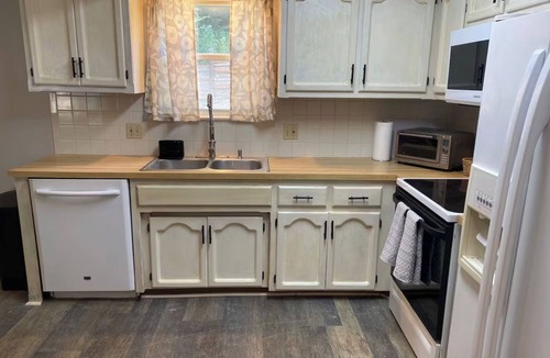 Liberty House | 6BR Group Stay Near KC World Cup & Arrowhead