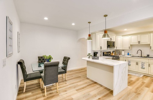 East Los Angeles Apartment | 7 Mi to Dtwn! Modern Retreat in East Los Angeles