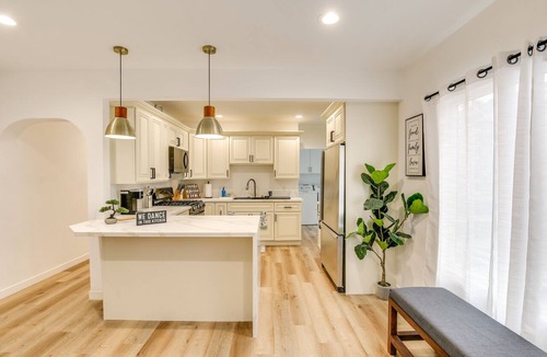 East Los Angeles Apartment | 7 Mi to Dtwn! Modern Retreat in East Los Angeles