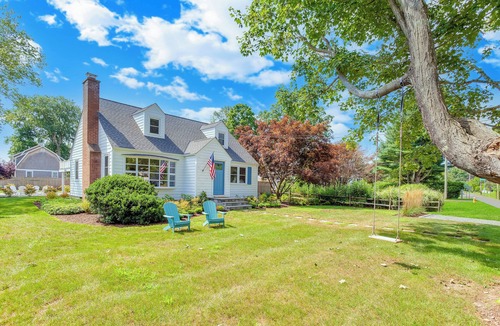 Madison House | 7 Min Walk from Water: Cheerful 4 Bedroom Home