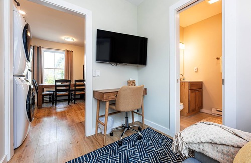 Southwest Harbor House | 7 mins to Acadia, water view, & walk to town!