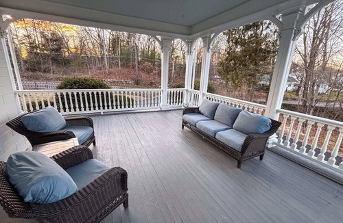 Walpole House | 7BR Estate w/Htd Pool Near Gillette | World Cup