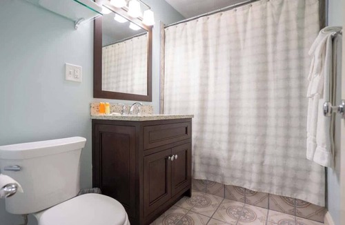 Middletown Hotel | #8 | Largest Room w/King bed