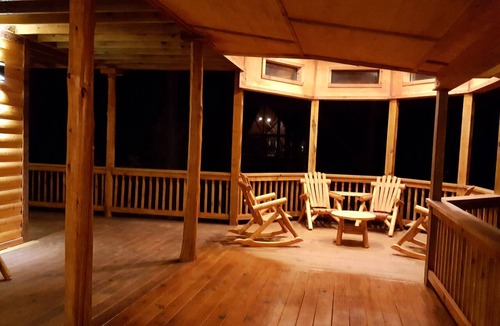 Broken Bow Cabin | 8BR Luxury Cabin,Hot Tub,Fishing Lake -Anandville