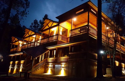 Broken Bow Cabin | 8BR Luxury Cabin,Hot Tub,Fishing Lake -Anandville
