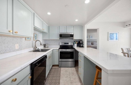 Little Salisbury Condo | 9400 Building - 2 Bedroom Condo with Gorgeous Side Ocean View