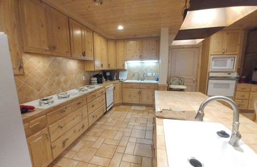 Orchard South House | 9500 sq ft 3 levels 4u! 1.7Acr Pool Jacuzzi Sauna SptCourts 3levels+EV View&more