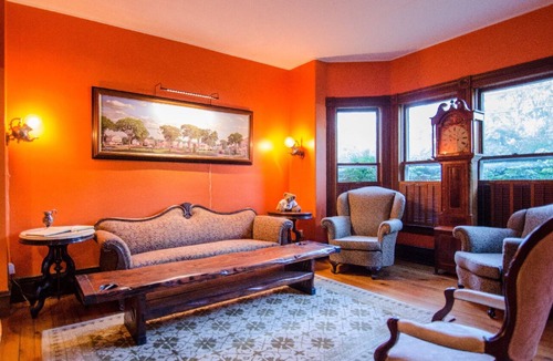 Shelburne Bed & Breakfast | A comfy 2nd Floor King B&B guestroom in Downtown Shelburne - Delicious Breakfasts! VAN