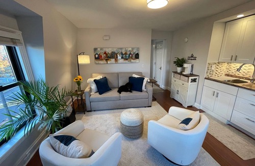 West End Apartment | A Cozy 1 Bedroom Gem You'll LOVE!nSleeps 4, Pet Friendly, With Parking,