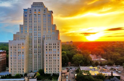 Central West End Apartment | A Few Minutes Walk from World Chess Hall of Fame! 4 Spaces, Pool, Parking
