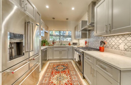 East Bayside Apartment | A Foodie s Delight