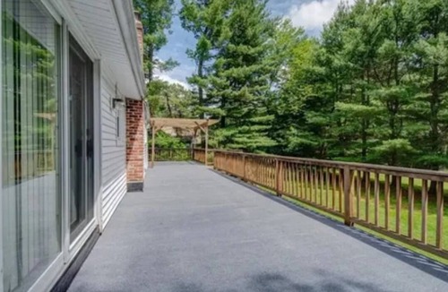 Silver Lane House | A Home Away From Home In East Hartford!
