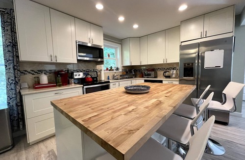 York Harbor House | A seacoast house on its own private road in York Harbor beach