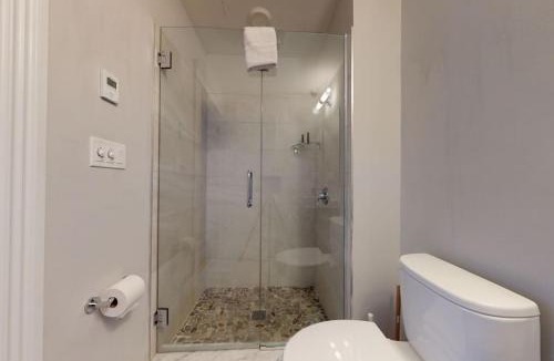 Griggs Park Apartment | A Stylish Stay w/a Queen Bed, Heated Floors. #22