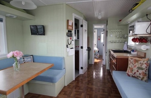 Mac Mahan Boat Rental | A Water Getaway. Vacation On A Houseboat in Maine, A Virtual Private Island.
