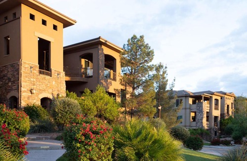 St. George Apartment | A7-Sierra Sky-Ground Floor 3-bedroom Hillside View