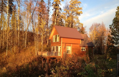 Talkeetna House | Above the Valley - Cozy Denali View Cottage with mountain facing deck