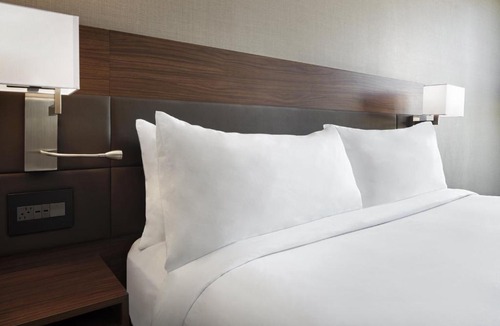 Downtown Hotel | AC Hotel by Marriott St. Louis Clayton