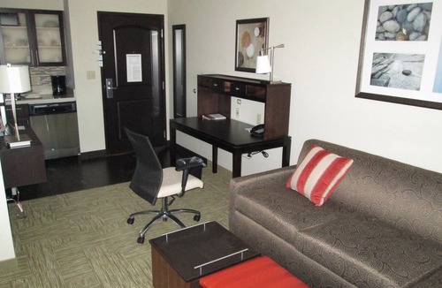 Bowling Green Apartment | Accessible 1BR Suite w/Kitchen | Breakfast + Pool