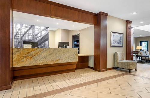 Warrendale Apartment | Accessible Queen Studio w/Kitchen | Daily Breakfst