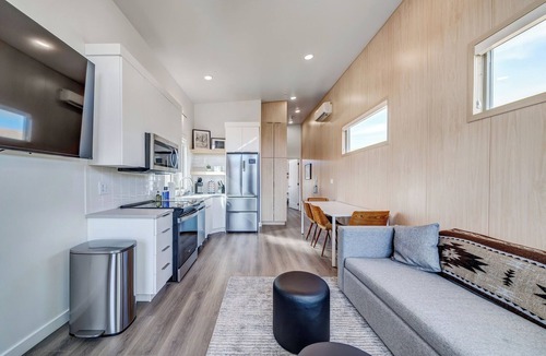 Virgin House | Accessible Tiny Home Near Zion - Pool & Hot Tub