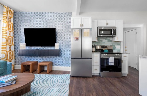 Westside Norwich Apartment | Ace|King Suite-3 King Beds-2 Mi. To Mohegan