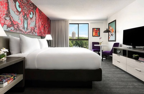 Lower Allston Hotel | ADA Standard King with Tub Room at Studio Allston Hotel
