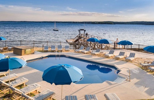 Isle of Springs Apartment | Admiral's Quarters | Harbor Views + Private Deck