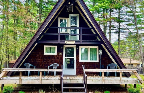 North Conway Cabin | Adorable, Affordable Aframe in the White Mountains!
