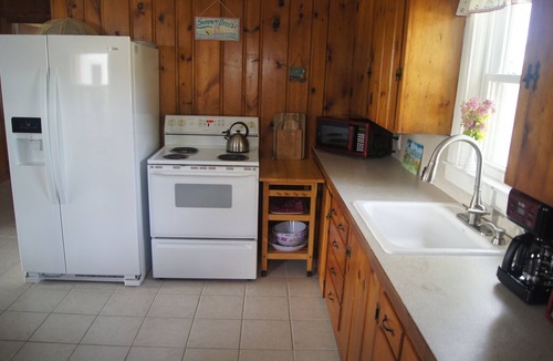 Eastward Look House | Adorable Cottage, short walk to Scarborough Beach.