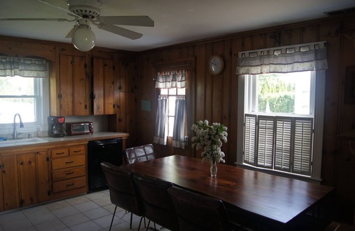 Eastward Look House | Adorable Cottage, short walk to Scarborough Beach.