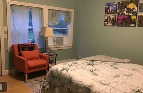Rockport Apartment | Adorable Garden Bedroom, mini kitchen, parking