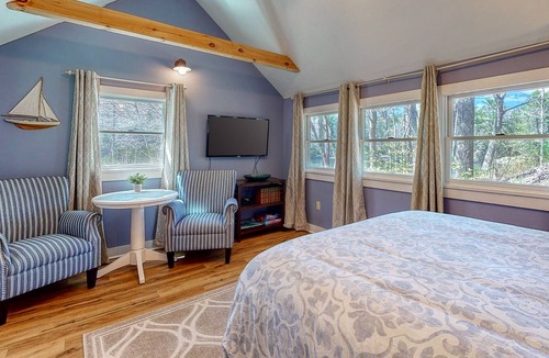Isle of Springs Cottage | Adorable guest house with kitchenette, gas grill, free WiFi & great location