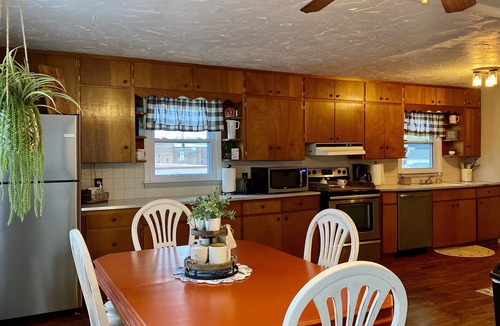 Warsaw House | Adorable home within walking distance of the Drake Harbor and Main Street!
