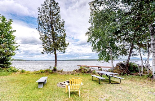 Rockwood Cabin | Adorable lakefront getaway with private beach, dock & wood stove