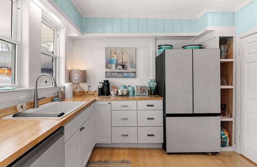 Salisbury Beach House | Adorable Renovated Beachfront Retreat w/Private Deck