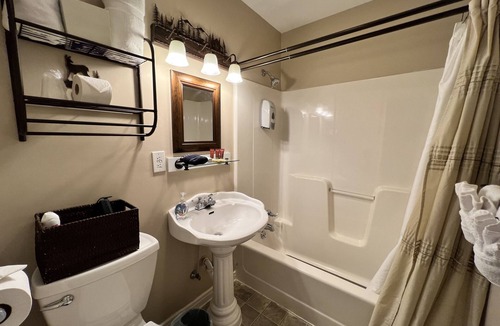 Downtown Branson Hotel | Adults-Only Historic Hotel Stay in Downtown Branson