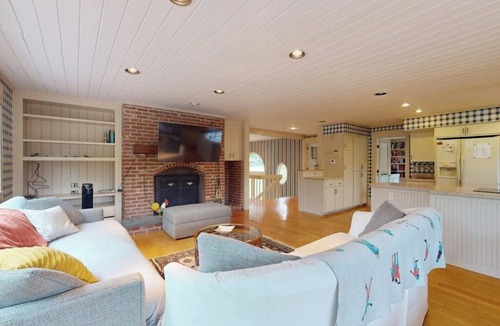 Woodstock House | Adventure-filled getaway, ponds, trails, dog-friendly, w/d, BBQ, views & more