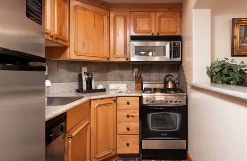 Midway Villa | Adventure Hub~Backcountry Ski|Snowmobile|Scuba Diving Villa 3035-1