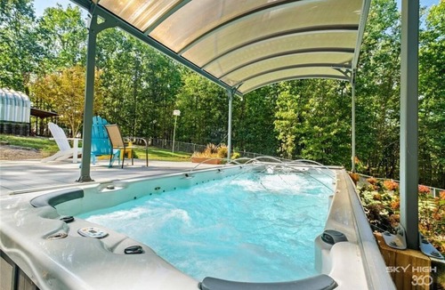 Bentonville House | Adventure Retreat - Bentonville