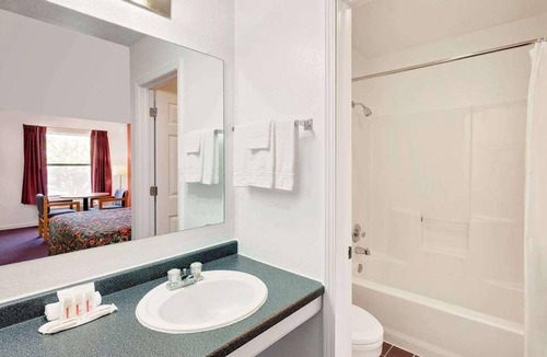 Muskogee Hotel | Affordable Accommodation in Knights Inn Muskogee! 4 Comfortable Units