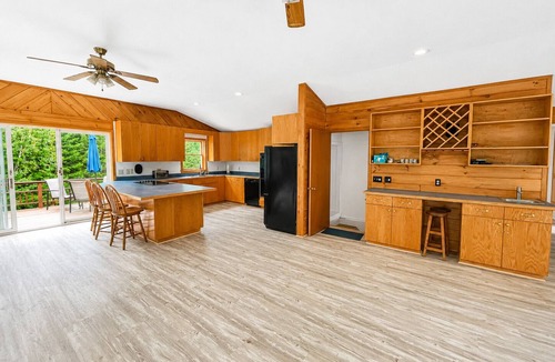 Lamoine Apartment | Affordable Bloomfield Apt - Walking Distance to Blunt's Pond!