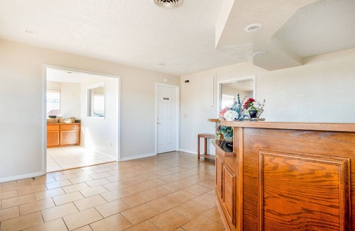 Elk City House | Affordable Choice! 3 Spacious Units, Free Parking, Close to Ackley Park